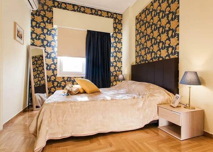 Private Central View Rooms In Shared Apartment Near To Acropolis Metro Station